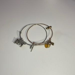 Super cute bangle charm bracelet set